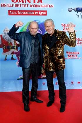 Mission Santa - Ein Elf rettet Weihnachten , Premiere im Kino in der Kulturbrauerei, Berlin, 25.10.2025 Michael Mendl und Johnny Logan bei einem Special Screening von MISSION SANTA - EIN ELF RETTET WEIHNACHTEN in der Kulturbrauerei in Berlin am 25.10.2025 Berlin Kino in der Kulturbrauerei Copyright: xAnitaxBuggex