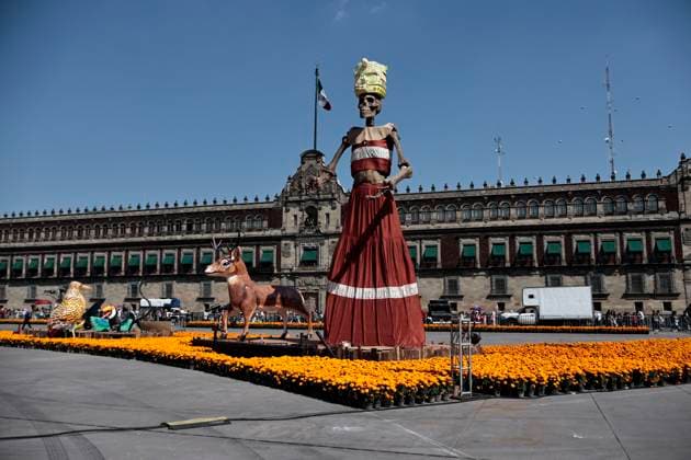 October 25, 2025, Mexico, Cdmx, Mexico: In honor of the Day of the Dead celebrations throughout Mexico, the city government opened the doors to thousands of visitors to appreciate the 2025 Day of the Dead Monumental Offering in the Plaza de la Constitucio³n. This installation of alebrijes and cartoneroÂa (paper carvings) was subject to voting; various projects competed, but the winning artists, who were in charge of the installation and assembly, were the ZION ART STUDIO COLLECTIVE. They created a representation of the pilgrimage of the inhabitants of the mythical Aztlan to Mexico Cityâ€Tenochtitlan. The pieces stand out for their size and for depicting the jaguar, the axolotl, the Xoloitzcuintle dog, the Red Queen, among other en - ZUMAp204 20251025_zip_p204_029 Copyright: xJosuexPerezx