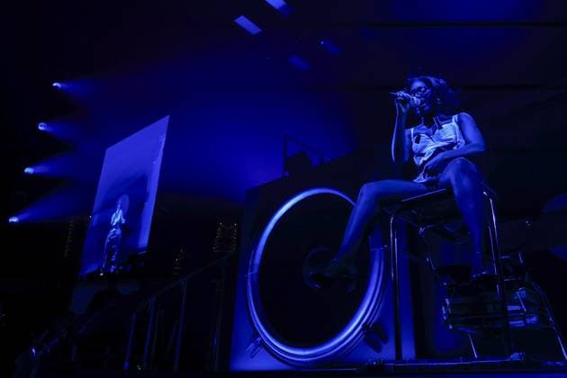 October 25, 2025, Tampa, Florida, USA: Grammy winning artist Doechii performs for her home town crowd at the Yuengling Center during her Live From the Swamp Tour on Saturday, Oct. 25, 2025 in Tampa. Tampa USA - ZUMAs70_ 20251025_zan_s70_009 Copyright: xLuisxSantanax