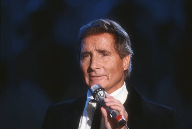 Freddy Quinn (Sänger) 02 89 hör Freddy Quinn im Februar 1989 Österreich österreichisch österreichischer Österreicher Mann TV Fernsehen Fernsehsendung Schlagersänger Schauspieler Gesang Schlager Film Musiker Seemannslieder Theater austrian singer actor quer Porträt singend sprechend Mikrofon haltend *** Freddy Quinn singer 02 89 hear Freddy Quinn in February 1989 Austria Austrian Austrian man TV television television program pop singer actor singing pop song film musician sea shanties theater austrian singer actor cross portrait singing speaking holding microphone