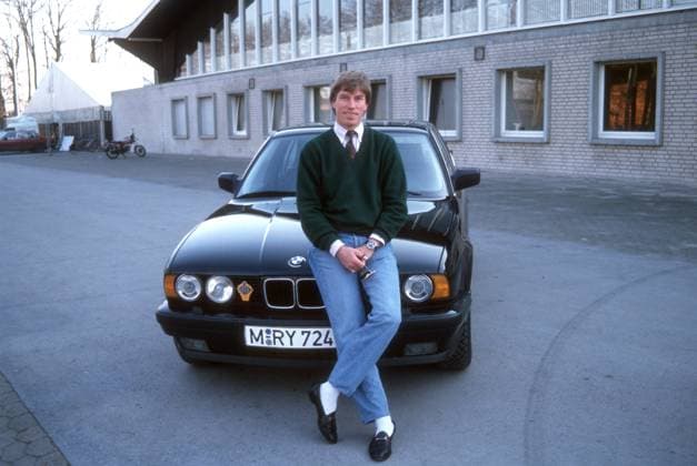Leopold Prinz von Bayern (Rennfahrer) 03 89 hör Leopold Prinz von Bayern im März 1989 Deutschland deutsch deutscher Mann Rennsport Rennsportler Autorennen Adel german racer racing driver hoch ganz freistellbar an Auto BMW lehnend lächelnd draußen *** Leopold Prince of Bavaria racing driver 03 89 hear Leopold Prince of Bavaria in March 1989 Germany German German man racing racing racing sportsman car racing nobility German racer racing driver high quite cropped leaning on car BMW smiling outside