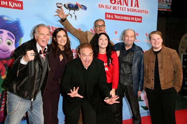 Wolfgang Fierek, Bettina Zimmermann, Oliver Kalkofe, Malwanne, Götz Otto, Michael Mendl und Julius Weckauf bei der Premiere des Kinofilms Mission Santa - Ein Elf rettet Weihnachten im Kino in der KulturBrauerei. Berlin, 25.10.2025