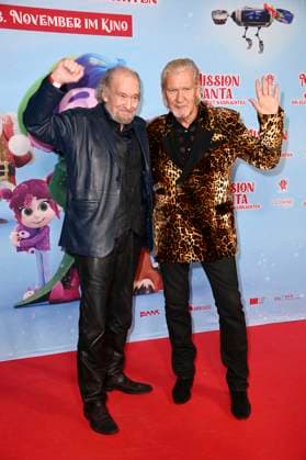 Michael Mendl und Johnny Logan bei der Premiere des Kinofilms Mission Santa - Ein Elf rettet Weihnachten im Kino in der KulturBrauerei. Berlin, 25.10.2025