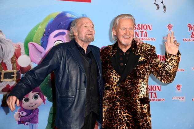 Michael Mendl und Johnny Logan bei der Premiere des Kinofilms Mission Santa - Ein Elf rettet Weihnachten im Kino in der KulturBrauerei. Berlin, 25.10.2025
