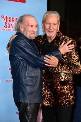 Michael Mendl und Johnny Logan bei der Premiere des Kinofilms Mission Santa - Ein Elf rettet Weihnachten im Kino in der KulturBrauerei. Berlin, 25.10.2025