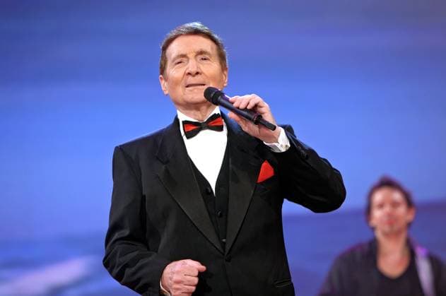 ARCHIV: Freddy Quinn Sänger und Schauspieler Freddy Quinn anläßlich der ZDF-Fernsehshow Willkommen bei Carmen Nebel am 29.10.2005 ARCHIVAUFNAHME, Datum geschätzt 20251025JWM0029 *** ARCHIVE Freddy Quinn Singer and actor Freddy Quinn on the occasion of the ZDF television show Willkommen bei Carmen Nebel on 29 10 2005 ARCHIVE RECORD, date estimated 20251025JWM0029