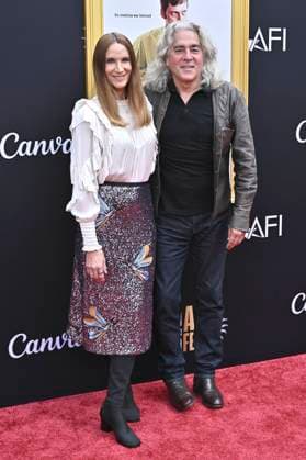 Kelly Lynch mit Ehemann Mitch Glazer bei der Premiere des Kinofilms Dead Man s Wire auf dem 39. AFI Fest 2025 im TCL Chinese Theatre. Los Angeles, 25.10.2025