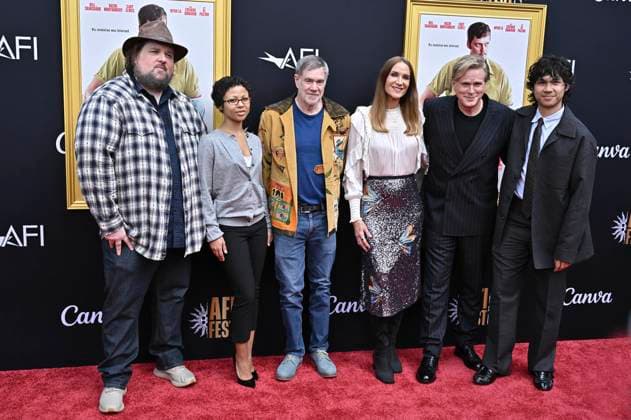 Daniel Hill, Myha™la, Gus Van Sant, Kelly Lynch, Cary Elwes und Vinh Nguyen bei der Premiere des Kinofilms Dead Man s Wire auf dem 39. AFI Fest 2025 im TCL Chinese Theatre. Los Angeles, 25.10.2025