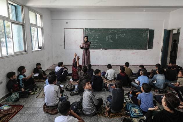 News Themen der Woche KW 43 News Bilder des Tages Education resumes at UNRWA Schools in Gaza GAZA CITY, GAZA - OCTOBER 26: Palestinian students attend classes in a classroom where they sit on the floor at the Al-Razi School after classes resumed in United Nations Relief and Works Agency for Palestine Refugees in the near east (UNRWA) schools in Gaza City, Gaza on October 26, 2025. UNRWA schools, which have served as shelters for long-term displaced families, are once again serving students after nearly two years of war and displacement. Moiz Salhi Anadolu Gaza City Gaza. Editorial use only. Please get in touch for any other usage.  Copyright: x2025xAnadoluxMoizxSalhix