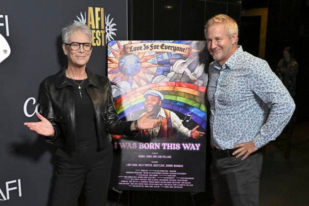 Jamie Lee Curtis und Daniel Junge bei der Premiere des Dokumentarfilms I Was Born This Way auf dem 39. AFI Fest 2025 im TCL Chinese 6 Theatre. Los Angeles, 26.10.2025
