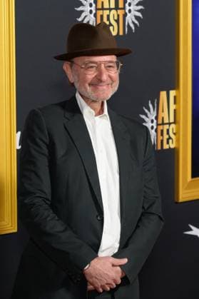 AFI Fest 2025 special screening of Song Sung Blue LOS ANGELES, USA October 26, 2025 Fisher Stevens at the AFI FEST premiere for Song Sung Blue at the TCL Chinese Theatre Picture Paul Smith Featureflash 450065 2025 10 26 CA Los Angeles  Copyright: xPaulxSmithx xFeaturesxFlashx xStarfacex STAR_450065_078