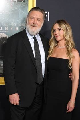 USA - 2025 AFI FEST - Nuremberg Premiere - Los Angeles LOS ANGELES - OCT 24: Russell Crowe, Britney Theriot at the 2025 AFI FEST - Nuremberg Premiere at the TCL Chinese Theater IMAX on October 24, 2025 in Los Angeles, CA Los Angeles CA USA  Copyright: xHPAx xHutchinsxPhotox