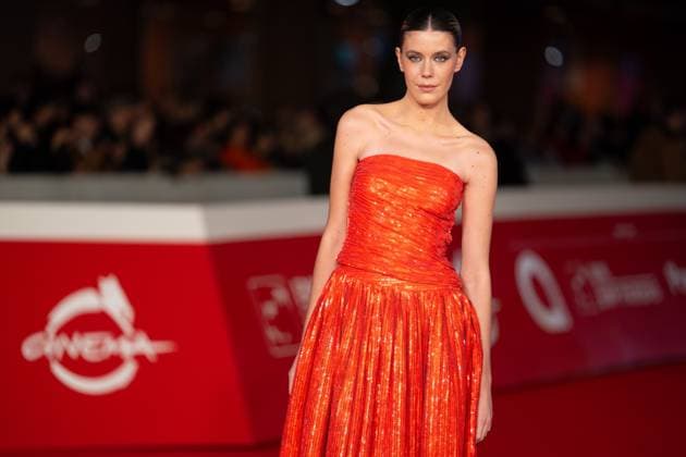 Vita Da Carlo Stagione Finale - Red Carpet - The 20th Rome Film Festival Caterina de Angelis attends the Vita Da Carlo Stagione Finale red carpet during the 20th Rome Film Festival at Auditorium Parco Della Musica in Rome, Italy, on October 26, 2025. Rome Italy  Copyright: xLucaxCarlinox originalFilename: carlino-notitle251026_npoiM.jpg