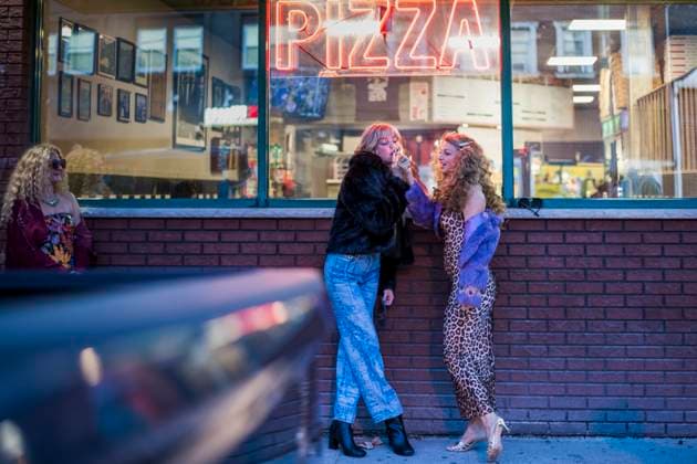 A Pizza Party with friends United States, New Jersey, Asbury Park CR_SUBARR251026A-1870978-01 ,model released, Symbolfoto