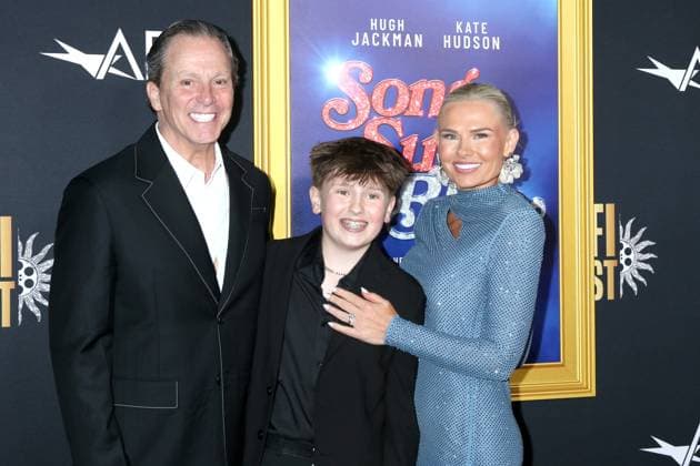 2025 AFI FEST - Song Sung Blue Premiere 2025 AFI FEST - Song Sung Blue Premiere at the TCL Chinese Theater IMAX on October 26, 2025 in Los Angeles, CA Featuring: Father, Hudson Hensley, Mother Where: Los Angeles, California, United States When: 27 Oct 2025 Credit: Nicky Nelson WENN Los Angeles California United States Copyright: xNickyxNelson WENNx wenn40746898 KH1x wenn40746898