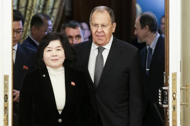 RUSSIA, MOSCOW - OCTOBER 27, 2025: Choe Son-hui, Foreign Minister of North Korea, and her Russian counterpart Sergei Lavrov arrive for a meeting at the Reception House of the Foreign Ministry Moscow Russia  - ZUMAt113 20251027_zaa_t113_091 Copyright: xMikhailxSinitsynx