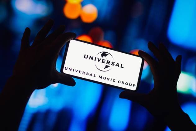 Logo illustration displayed on smartphones in Brazil - 06 Sept 2022 September 6, 2022, Brazil: In this photo illustration, the Universal Music Group logo is displayed on a smartphone screen. Copyright: xRafaelxHenriquex