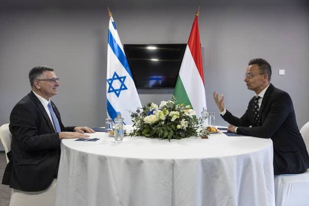 Gideon Sa ar - Peter Szijjarto meeting in Budapest BUDAPEST, HUNGARY - OCTOBER 27: Israeli Foreign Minister Gideon Sa’ar and Hungarian Minister of Foreign Affairs and Trade Peter Szijjarto attend a press conference at the Puskas Arena in Budapest, Hungary, on October 27, 2025. Arpad Kurucz Anadolu Budapest Hungary. Editorial use only. Please get in touch for any other usage.  Copyright: x2025xAnadoluxArpadxKuruczx