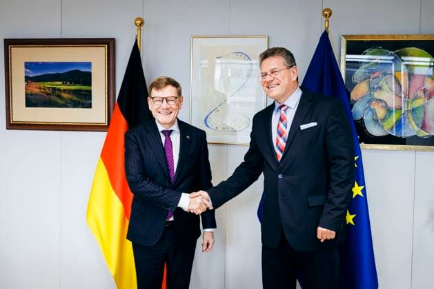 Johann Wadephul (CDU), Bundesaussenminister, trifft Maros Sefcovic, Kommissar fuer Handel der Europaeischen Union zu einem Gespraech in Bruessel, 27.10.2025. Fotografiert im Auftrag des Auswaertigen Amtes (AA) Bruessel Belgien *** Johann Wadephul CDU , Federal Foreign Minister, meets Maros Sefcovic, Commissioner for Trade of the European Union for talks in Brussels, 27 10 2025 Photographed on behalf of the Federal Foreign Office AA Brussels Belgium Copyright: xFelixxZahn AAx