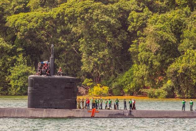 U-Boot durch Gatun See, Panama-Kanal, Panama, Zentralamerika Submarine Passing Through Gatun Lake, Panama Canal, Panama, Central America (License=RM) Copyright: xZoonar.com GrahamxMulrooneyx 12091862