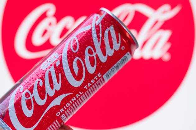 Coca Cola Company - Photo Illustration A can of Coca-Cola is pictured with the company s branding in the background in this photo illustration in Brussels, Belgium, on October 27, 2025. (Photo Illustration by Jonathan Raa NurPhoto) Brussels Belgium  Copyright: xJonathanxRaax originalFilename: raa-cocacola251027_nppwD.jpg