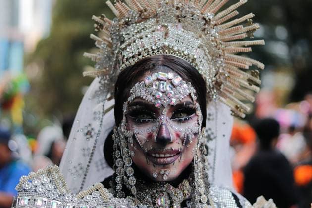 2025 Mega Procession of Catrinas A woman taking part during the Mega Procession of Catrinas parade as part of Dia de muertos celebrations at Reforma Avenue. on October 26, 2025 in Mexico City, Mexico. (Photo by Carlos Santiago Eyepix Group) Copyright: xCarlosxSantiagox xEyepixxGroupx CS_26102025_171961