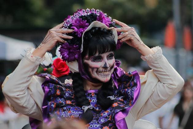 October 26, 2025 MexicoCity, Mexico: For Hundreds of people participate in the 2025 Megaprocession of Catrinas on Paseo de la Reforma. (Photo by Carlos Santiago Eyepix Group) Copyright: xCarlosxSantiagox CS_26102025_171971