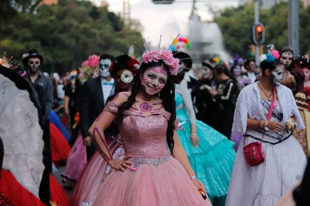 2025 Mega Procession of Catrinas A woman taking part during the Mega Procession of Catrinas parade as part of Dia de muertos celebrations at Reforma Avenue. on October 26, 2025 in Mexico City, Mexico. (Photo by Carlos Santiago Eyepix Group) Copyright: xCarlosxSantiagox xEyepixxGroupx CS_26102025_172000