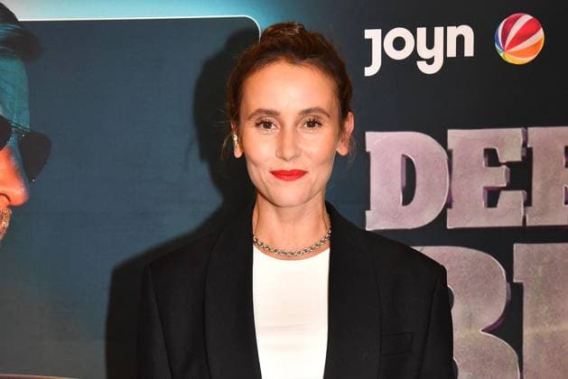 Peri Baumeister bei der Premiere zur 6. Staffel von Der letzte Bulle (Amazon Prime & SAT.1) am 27.10.2025 im Gloria Palast in Muenchen Premiere in Muenchen - Der letzte Bulle (Amazon Prime & SAT.1) kehrt auf die Serienbuehne zurueck