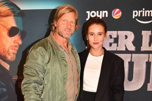 Henning Baum und Peri Baumeister bei der Premiere zur 6. Staffel von Der letzte Bulle am 27.10.2025 im Gloria Palast in Muenchen. Nach der letzten Folge im Jahr 2014 wird die Serie ab 31.10.2025 mit neuen Folgen bei Amazon Prime und ab 24.11.2025 bei Sat.1 & Joyn fortgesetzt. Premiere in Muenchen - Der letzte Bulle (Amazon Prime & SAT.1) kehrt auf die Serienbuehne zurueck