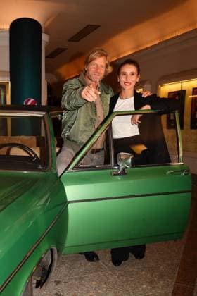 Henning Baum und Peri Baumeister bei der Premiere zur 6. Staffel von Der letzte Bulle am 27.10.2025 im Gloria Palast in Muenchen. Nach der letzten Folge im Jahr 2014 wird die Serie ab 31.10.2025 mit neuen Folgen bei Amazon Prime und ab 24.11.2025 bei Sat.1 & Joyn fortgesetzt. Premiere in Muenchen - Der letzte Bulle (Amazon Prime & SAT.1) kehrt auf die Serienbuehne zurueck