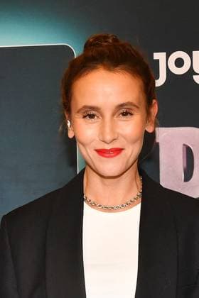 Peri Baumeister bei der Premiere zur 6. Staffel von Der letzte Bulle (Amazon Prime & SAT.1) am 27.10.2025 im Gloria Palast in Muenchen Premiere in Muenchen - Der letzte Bulle (Amazon Prime & SAT.1) kehrt auf die Serienbuehne zurueck