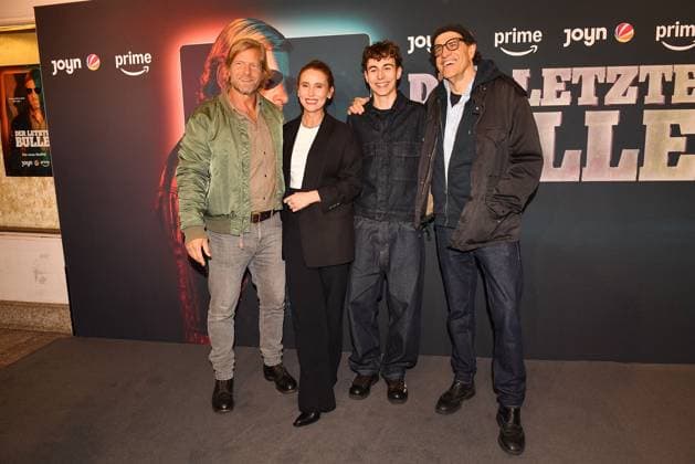 Henning Baum, Peri Baumeister, Lauri Kroeck und Helmfried von Luettichau bei der Premiere zur 6. Staffel von Der letzte Bulle am 27.10.2025 im Gloria Palast in Muenchen. Nach der letzten Folge im Jahr 2014 wird die Serie ab 31.10.2025 mit neuen Folgen bei Amazon Prime und ab 24.11.2025 bei Sat.1 & John fortgesetzt. Premiere in Muenchen - Der letzte Bulle (Amazon Prime & SAT.1) kehrt auf die Serienbuehne zurueck