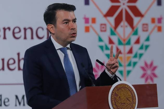 Mexico™s President Claudia Sheinbaum Holds Briefing FÃ lix Arturo Medina Padilla, Undersecretary of Human Rights, Population, and Migration of the Ministry of the Interior, speaks during a news conference about the Grupo Salinas explanatory letter regarding payment of the debt. on October 27, 2025 in Mexico City, Mexico. (Photo by Carlos Santiago Eyepix Group) Copyright: xCarlosxSantiagox xEyepixxGroupx CS_27102025_172117