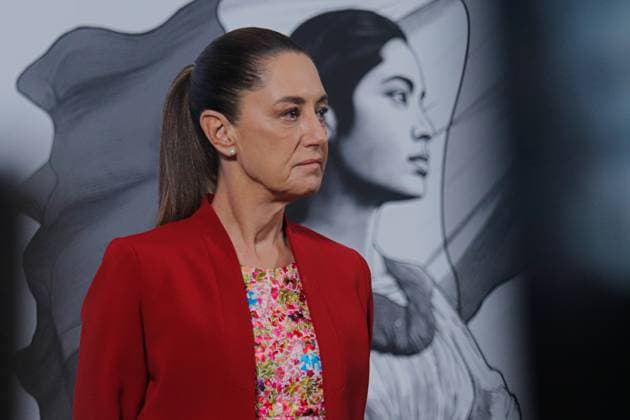 Mexico™s President Claudia Sheinbaum Holds Briefing Mexico s President Claudia Sheinbaum speaks during a news conference about the Salinas Group s fiscal debt and reiterated that the United States will not interfere in Mexico. on October 27, 2025 in Mexico City, Mexico. (Photo by Carlos Santiago Eyepix Group) Copyright: xCarlosxSantiagox xEyepixxGroupx CS_27102025_172122