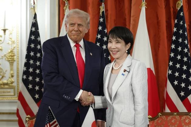 US President Donald Trump in Japan TOKYO, JAPAN – OCTOBER 28: (----EDITORIAL USE ONLY - MANDATORY CREDIT - BLOOMBERG KIYOSHI OTA POOL - NO MARKETING NO ADVERTISING CAMPAIGNS - DISTRIBUTED AS A SERVICE TO CLIENTS----) US President Donald Trump and Japan’s Prime Minister Sanae Takaichi pose for a photo following a signing ceremony for a document on the implementation of the US Japan trade deal at Akasaka Palace state guest house in Tokyo, Japan, on October 28, 2025. Kiyoshi Ota POOL Anadolu Tokyo Japan. Editorial use only. Please get in touch for any other usage.  Copyright: x2025xAnadoluxKiyoshixOtax xPOOLx