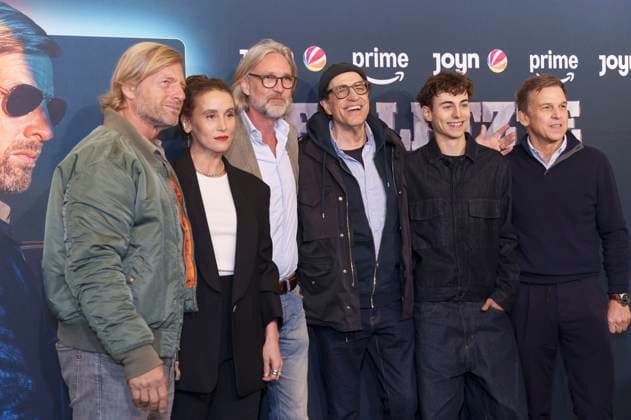 Henning Baum, Peri Baumeister, Marc Rasmus, Helmfried von Lüttichau, Lauri Kröck und Christoph Schneider bei der Premiere der Prime Video SAT.1-Serie Der letze Bulle im Gloria Palast. München, 27.10.2025
