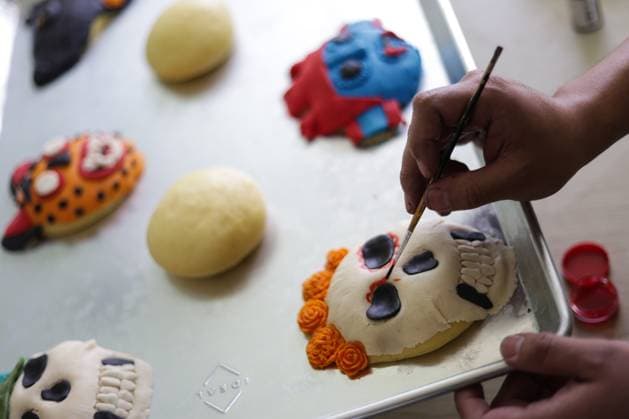(251028) -- MEXICO CITY, Oct. 28, 2025 -- A baker makes pan de muerto , a traditional Mexican bread for the Day of the Dead celebrations, in a bakery in Mexico City, capital of Mexico, Oct. 27, 2025. (Photo by Xinhua) MEXICO-MEXICO CITY-DAY OF THE DEAD-PAN DE MUERTO FranciscoxCanedo 