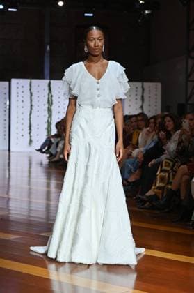 Atelier Couture bridal Madrid Fashion Week in Madrid, Spain - 28 Oct 2025 A model showcases creations by Carmen Alba during the Atelier Couture bridal catwalk within Madrid Fashion Week, at Fabrica de Tapices in Madrid. Madrid Spain Copyright: xAtilanoxGarciax xSOPAxImagesx FOTO53416