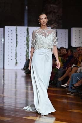 October 28, 2025, Madrid, Spain: A model showcases creations by Laura Lomas during the Atelier Couture bridal catwalk within Madrid Fashion Week, at Fabrica de Tapices in Madrid. Madrid Spain - ZUMAs197 20251028_aaa_s197_173 Copyright: xAtilanoxGarciax
