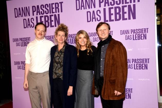 Lukas Rueppel, Schauspieler Neele Leana Vollmar.Regisseurin Drehbuchautorin Anke Engelke Schauspielerin Hauptdarstellerin Michael Kranz Schauspieler Muenchen 28.10.2025 Rio Filmpalast Premiere Dann passiert das Leben Foto Muenchen *** Lars Rueppel, actor Neele Leana Vollmar director screenwriter Anke Engelke actress leading actress Michael Kranz actor Munich 28 10 2025 Rio Filmpalast premiere Dann passiert das Leben Foto Muenchen