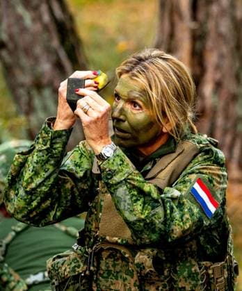 Queen Maxima during a visit Care under Fire training. Harderwijk, the Netherlands. 28 Oct 2025 Queen Maxima during a visit to the Care under Fire (CUF) at the Royal Netherlands Marechaussee Security Officer course and the Handeling voor Actie lesson of the Royal Netherlands Marechaussee Service Year at a military training ground at the Royal Netherlands Marechaussees training center in Harderwijk. Harderwijk The Netherlands  Copyright: xDPPA ANx