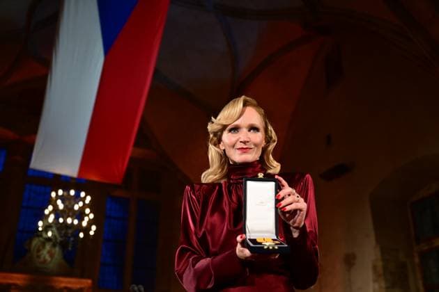 Czech President Petr Pavel, not seen, awarded the Medal of Merit for contribution to the state in the field of art to actress, five-time awarded with Czech Lions, and writer Anna Geislerova in Vladislav Hall of Prague Castle on 28 October 2025, Prague, Czech Republic, on the occasion of 107th anniversary of the independent Czechoslovak state. (CTKxPhoto OndrejxDeml) CTKPhotoP2025102807986  CTKPhotoP2025102807986