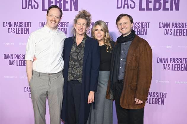 Lukas Rüppel , Neele Leana Vollmar, Anke Engelke und Michael Kranz bei der Premiere des Kinofilms Dann passiert das Leben im Rio Filmpalast. München, 28.10.2025