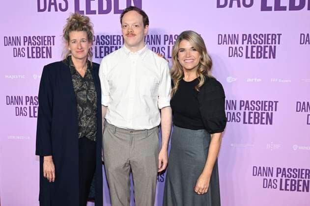 Neele Leana Vollmar, Lukas Rüppel und Anke Engelke bei der Premiere des Kinofilms Dann passiert das Leben im Rio Filmpalast. München, 28.10.2025
