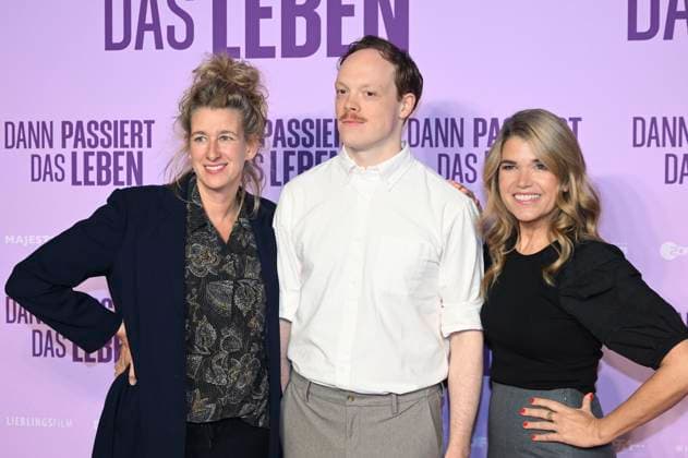 Neele Leana Vollmar, Lukas Rüppel und Anke Engelke bei der Premiere des Kinofilms Dann passiert das Leben im Rio Filmpalast. München, 28.10.2025