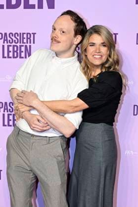Lukas Rüppel und Anke Engelke bei der Premiere des Kinofilms Dann passiert das Leben im Rio Filmpalast. München, 28.10.2025