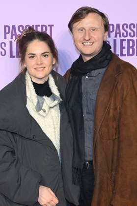 Michael Kranz mit Begleitung bei der Premiere des Kinofilms Dann passiert das Leben im Rio Filmpalast. München, 28.10.2025