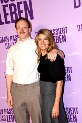 Lukas Rueppel, Schauspieler Anke Engelke Schauspielerin Hauptdarstellerin Muenchen 28.10.2025 Rio Filmpalast Premiere Dann passiert das Leben Foto Muenchen