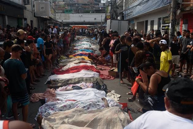 Residents recover dozens of bodies after deadly Rio police operation RIO DE JANEIRO, BRAZIL - OCTOBER 29: (EDITORS NOTE: Image depicts death) Residents recover around 70 bodies in the woods of the Penha Complex, in the northern part of Brazil s Rio de Janeiro, one day after the deadliest police operation in the city’s history, on October 29, 2025. The death toll rises to 120, according to local reports. Fabio Teixeira Anadolu Rio de Janeiro Brazil. Editorial use only. Please get in touch for any other usage.  Copyright: x2025xAnadoluxFabioxTeixeirax